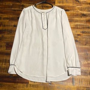 WHITE AND BLACK BLOUSE